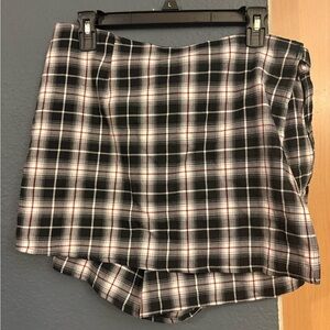 Hot topic womens Black and White Skirt xl